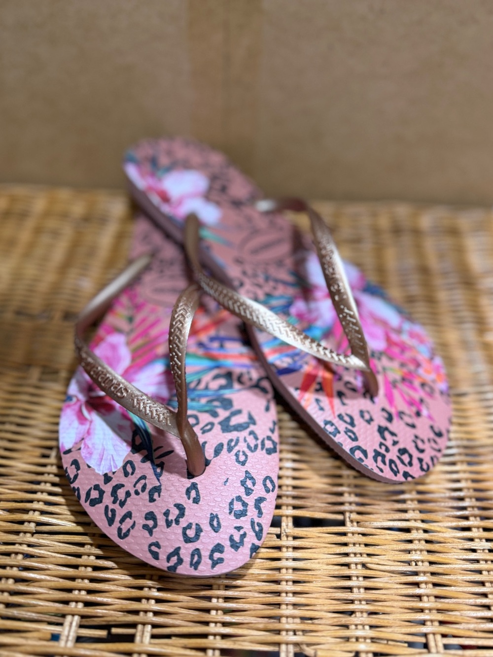 Havaianas Slim Tropical Animal Print Size 9/10 39-40 Flip Flops - Picture 3 of 8